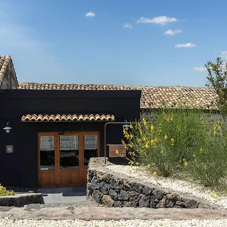Podere Dell'etna Segreta - Essential Nature & Glamping Semesteranläggning (resort)
